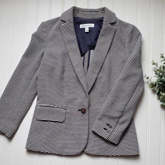 Banana Republic Jackets & Blazers - Banana Republic blazer